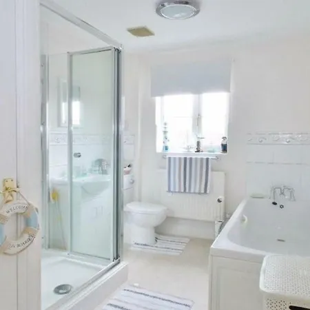 'Spirit Of Avalon' Four Bedrooms, 500 Metres To Town Centre Glastonbury Exterior photo