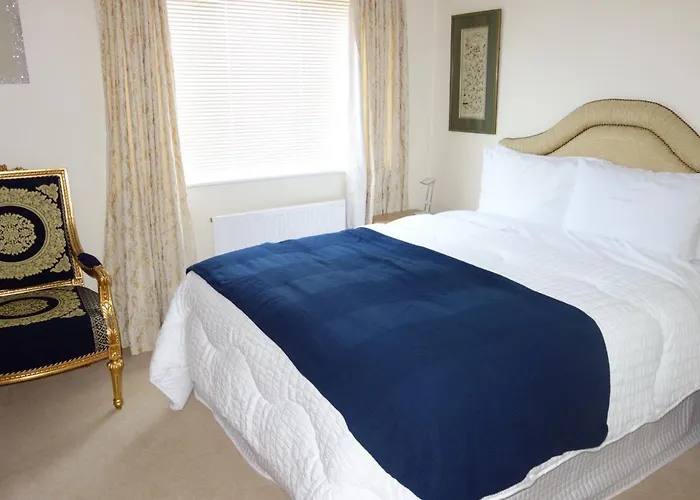 \'Spirit Of Avalon\' Four Bedrooms, 500 Metres To Town Centre