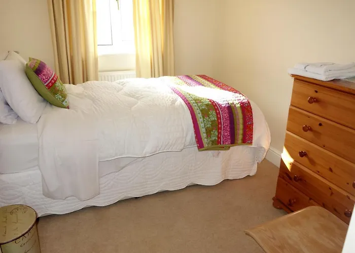 \'Spirit Of Avalon\' Four Bedrooms, 500 Metres To Town Centre