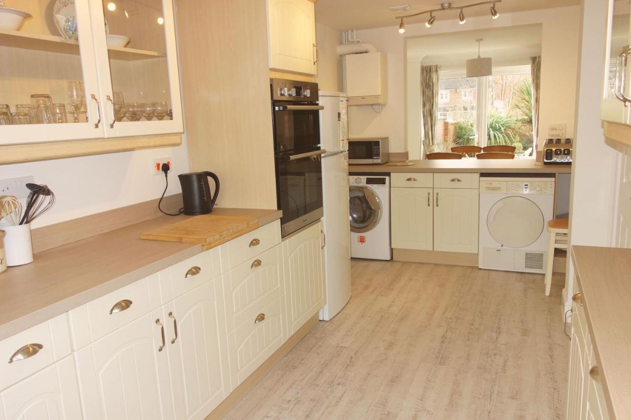 'spirit Of Avalon' Four Bedrooms, 500 Metres To Town Centre Holiday home