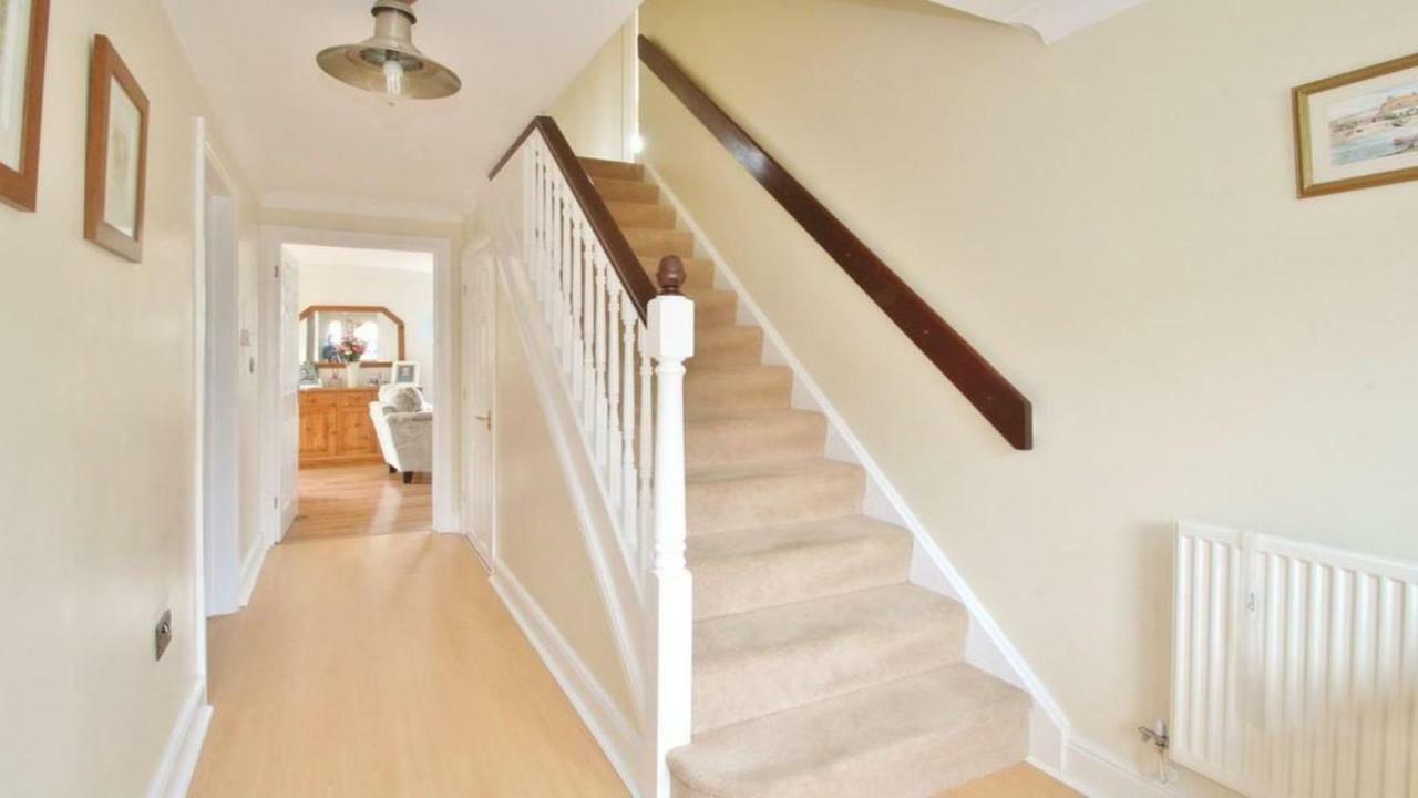 'spirit Of Avalon' Four Bedrooms, 500 Metres To Town Centre