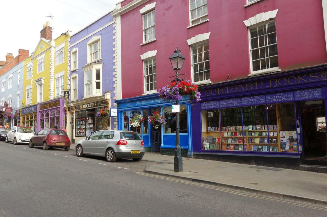 'spirit Of Avalon' Four Bedrooms, 500 Metres To Town Centre * Glastonbury
